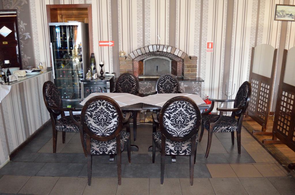 Hotel Rusu Петрошани Экстерьер фото