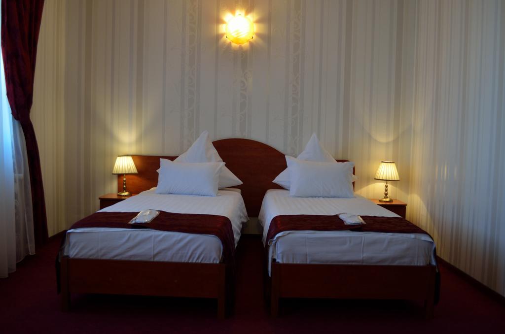 Hotel Rusu Петрошани Экстерьер фото