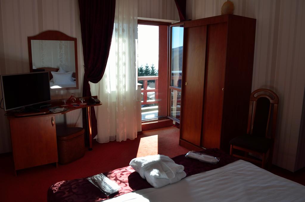Hotel Rusu Петрошани Экстерьер фото
