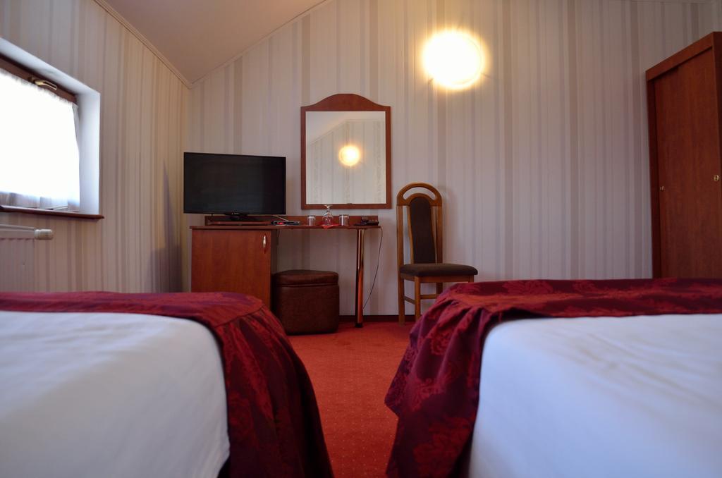 Hotel Rusu Петрошани Экстерьер фото