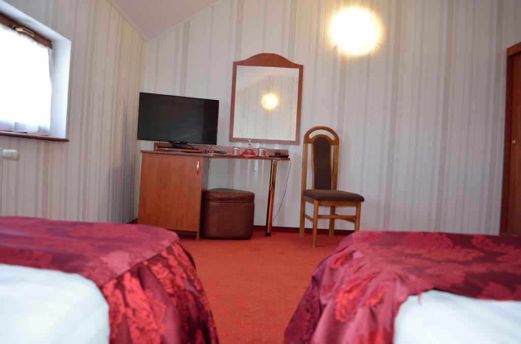 Hotel Rusu Петрошани Экстерьер фото