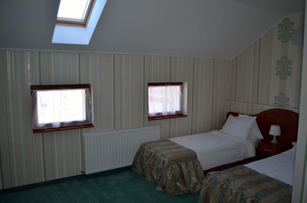 Hotel Rusu Петрошани Экстерьер фото