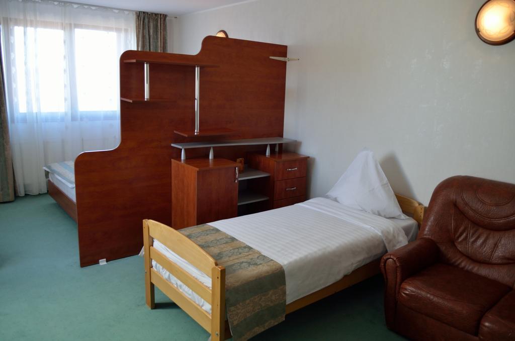 Hotel Rusu Петрошани Экстерьер фото