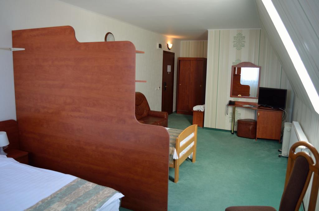 Hotel Rusu Петрошани Экстерьер фото