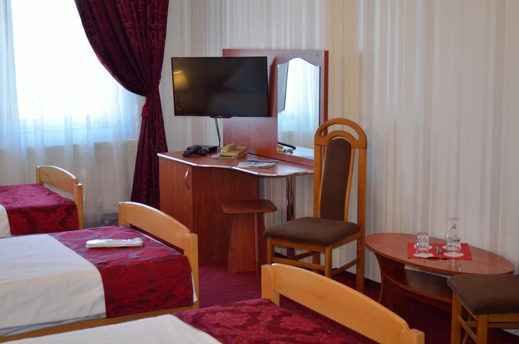 Hotel Rusu Петрошани Экстерьер фото