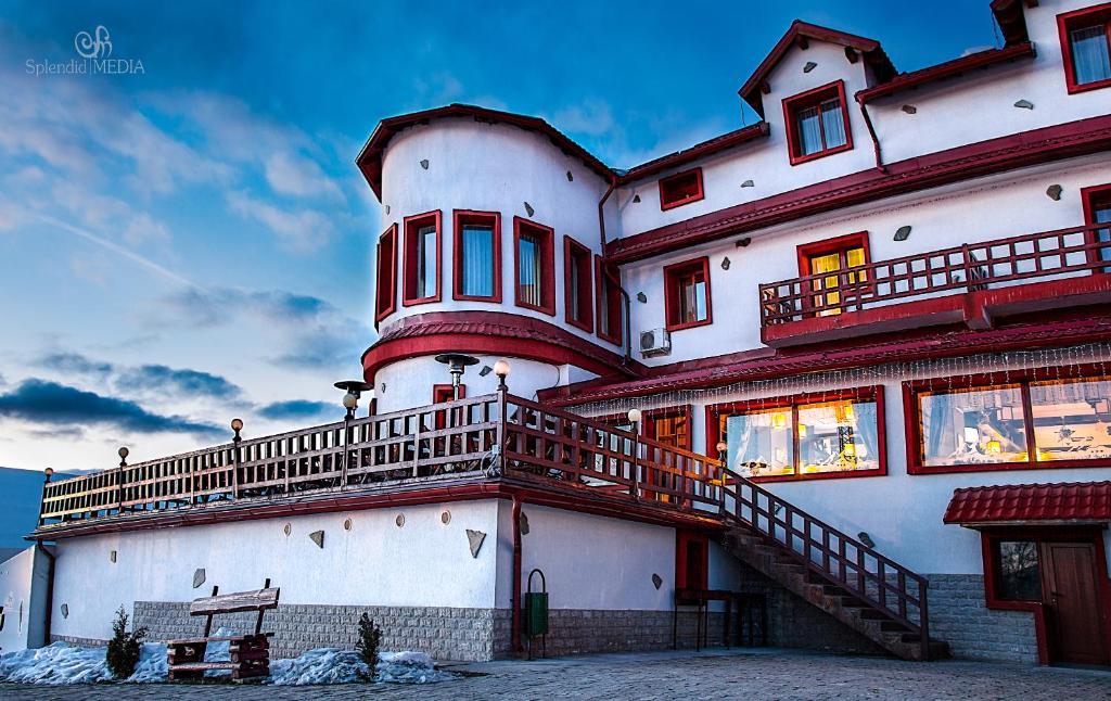 Hotel Rusu Петрошани Экстерьер фото